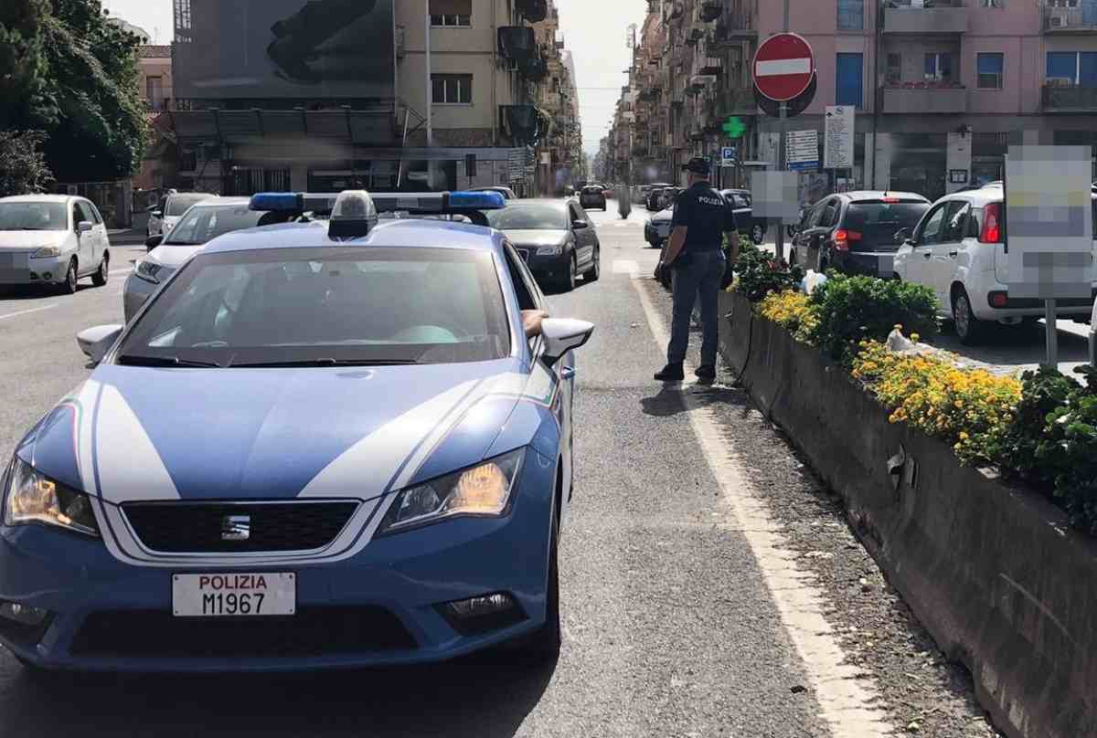 Lavavetri insistenti e parcheggiatori abusivi tra le vie di Catania: scattano denunce e sanzioni