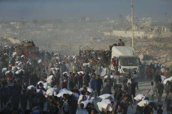 Gaza, da oggi pause umanitarie e corridoi per aiuti. Idf: “Carestia? Propaganda di Hamas”