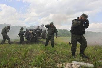 Ucraina, primo colloquio Putin-Macron dopo 3 anni. Stop Usa a missili per Kiev