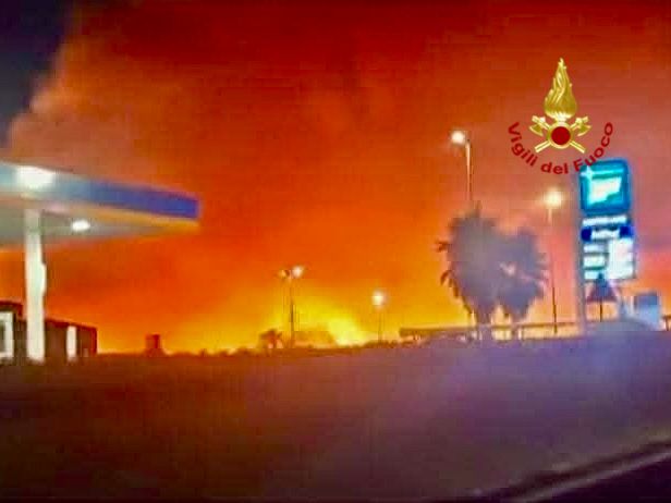 83 roghi in 24 ore, è emergenza incendi in Sicilia. Il Codacons: “Fallimento del sistema regionale”