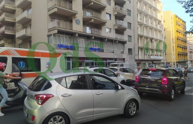 Catania, scontro fra due auto in viale Vittorio Veneto: ferita una ragazza