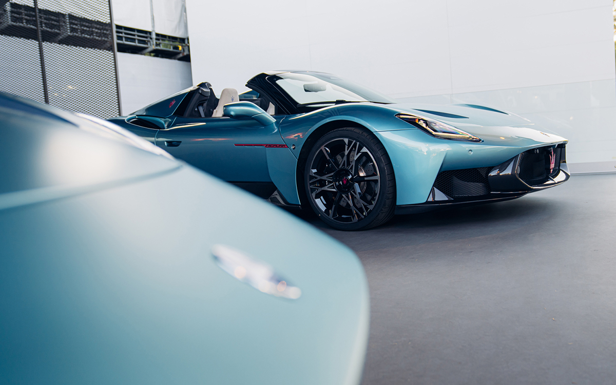 Il mito Maserati “ruba la scena” a Goodwood con il debutto mondiale della nuova MCPURA