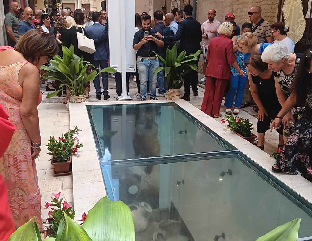 Riemerge l’antica necropoli dei bambini di Gela. “Restituito un patrimonio archeologico alla città”