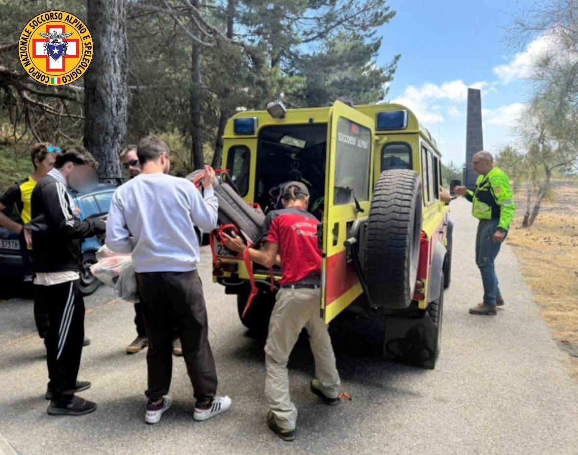 Dispersi sull’Etna: salvati due escursionisti catanesi grazie all’intervento del Soccorso Alpino