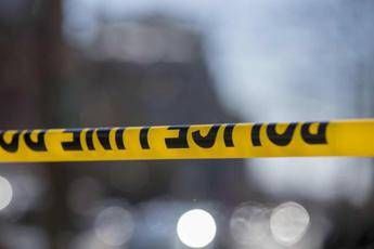 Tragedia in casa, padre vuole sparare contro un uccello in casa ma uccide la figlia 14enne: arrestato