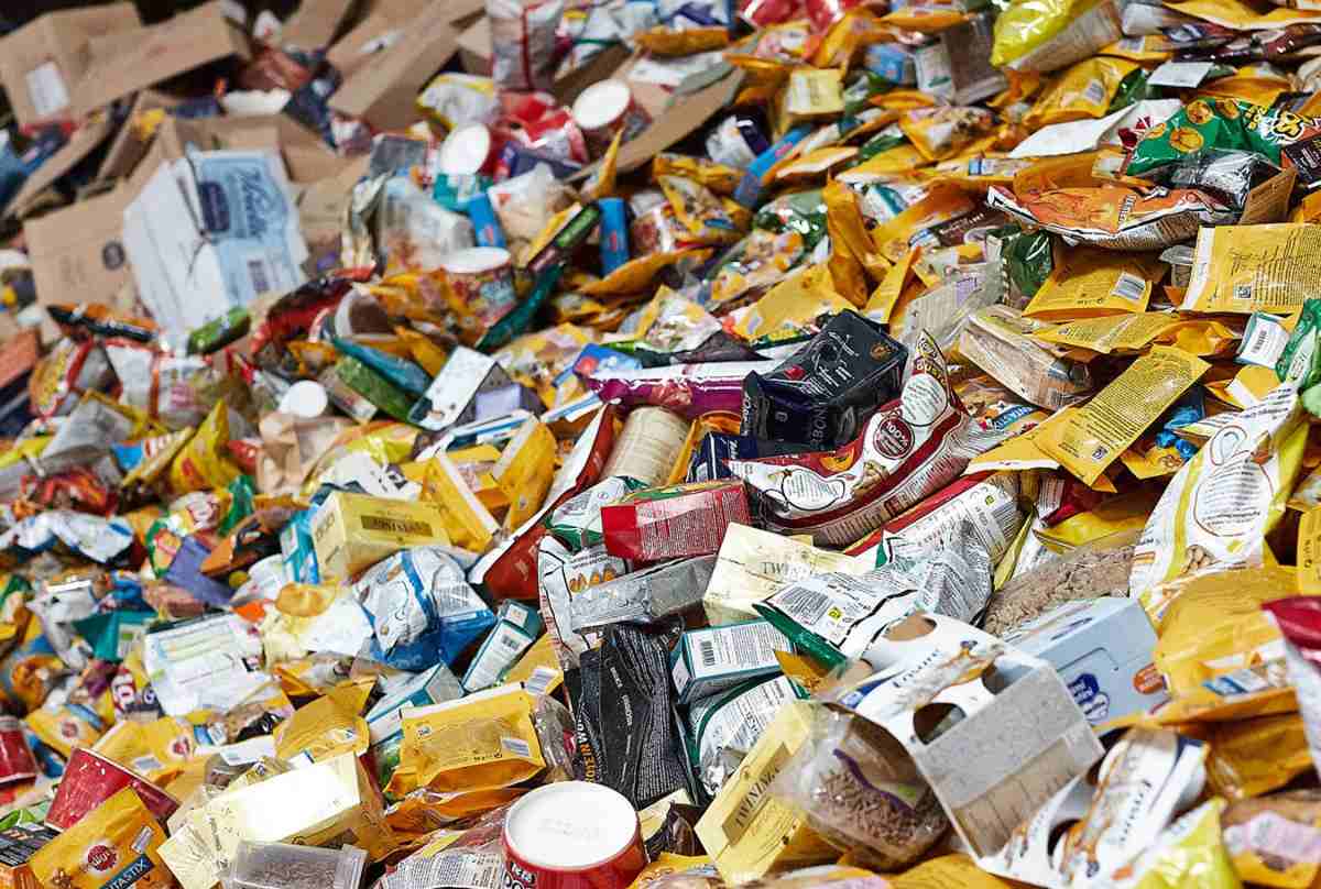 Scoppia maxi incendio in impianto rifiuti Ecoface a Ravanusa: allarme per la qualità dell’aria