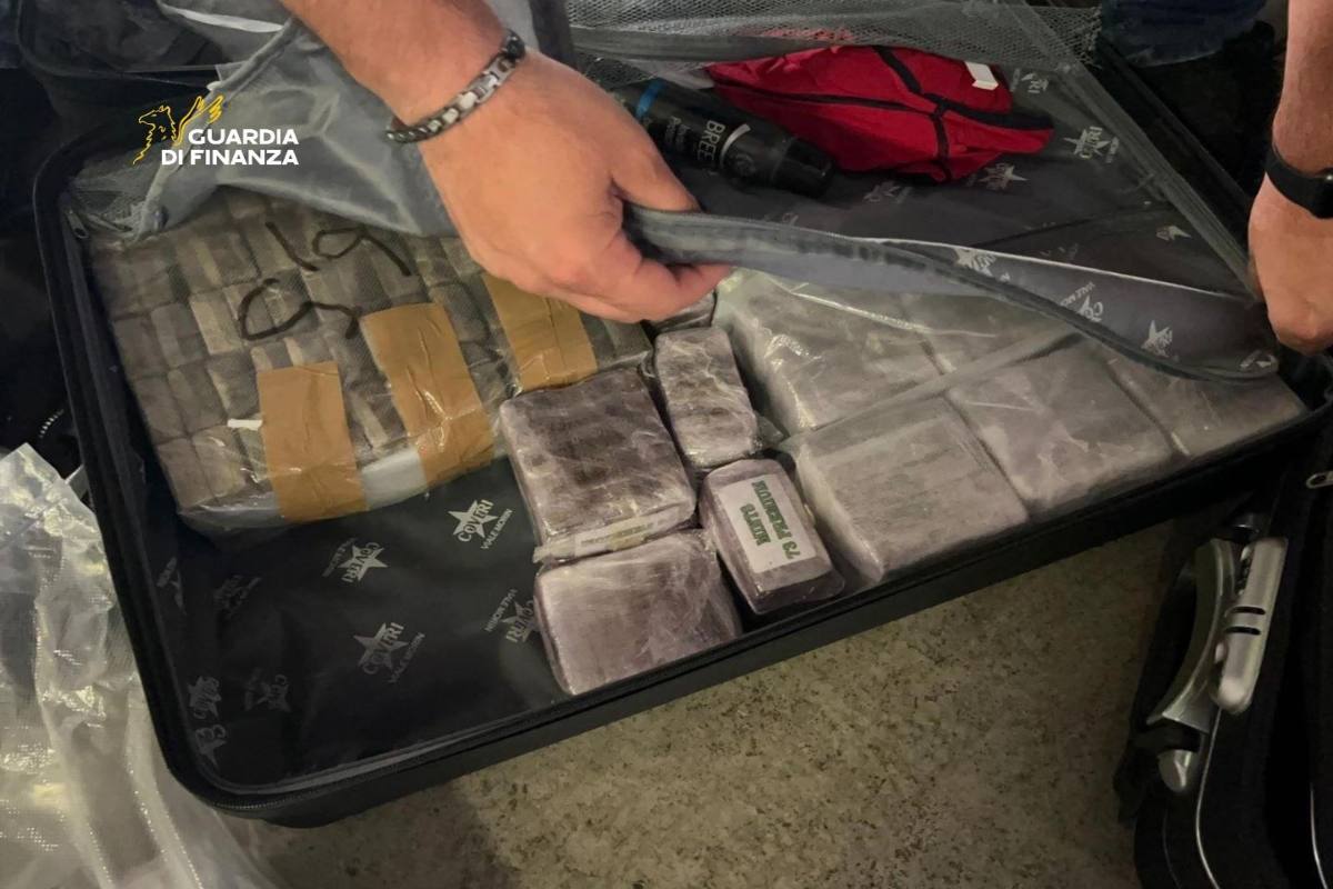 “Vacanza” con la droga, 70 chili di hashish in viaggio a Palermo: 4 arresti e maxi sequestro