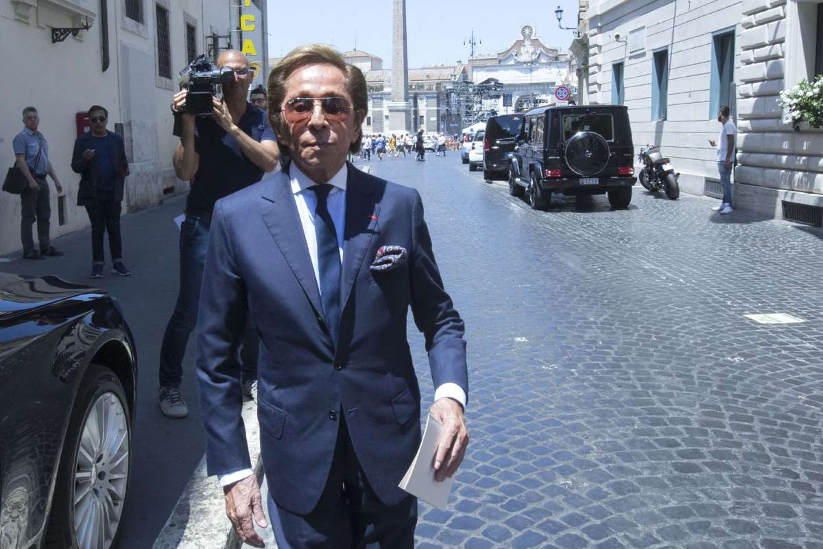 Paura per Valentino, i ladri entrano nella villa dello stilista mentre lui è in casa