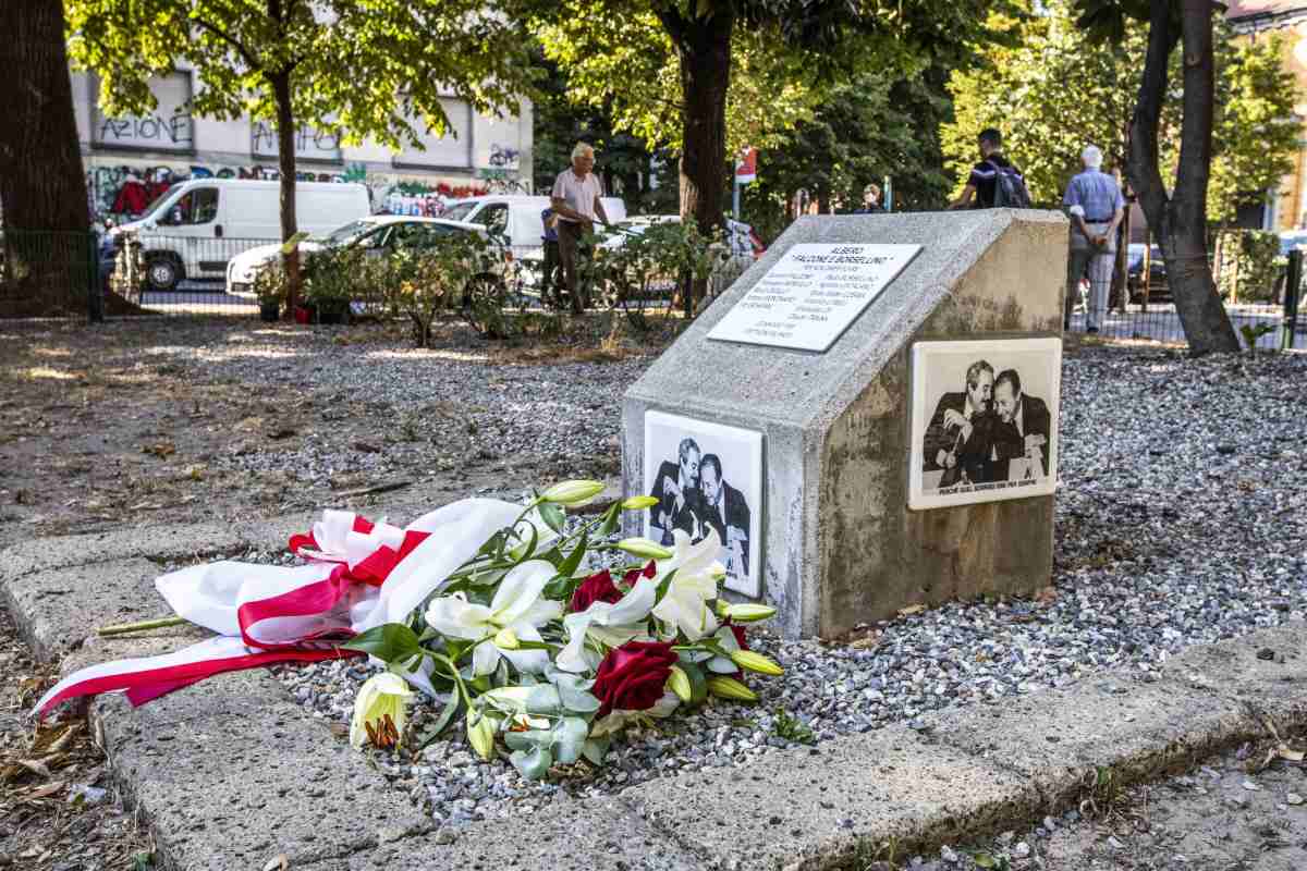 Via D’Amelio, la riqualificazione dell’aiuola in un’estate strana per la politica e la ricerca della verità