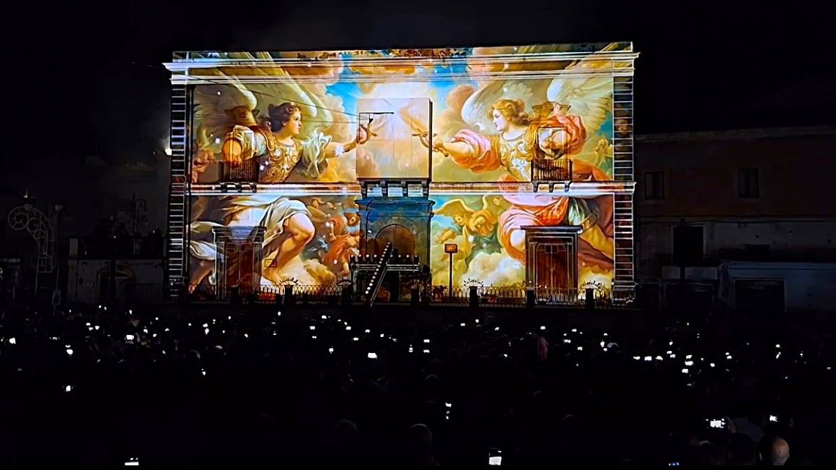 Adrano, Aletheia: l’angelo bambino di San Nicolò commuove la piazza