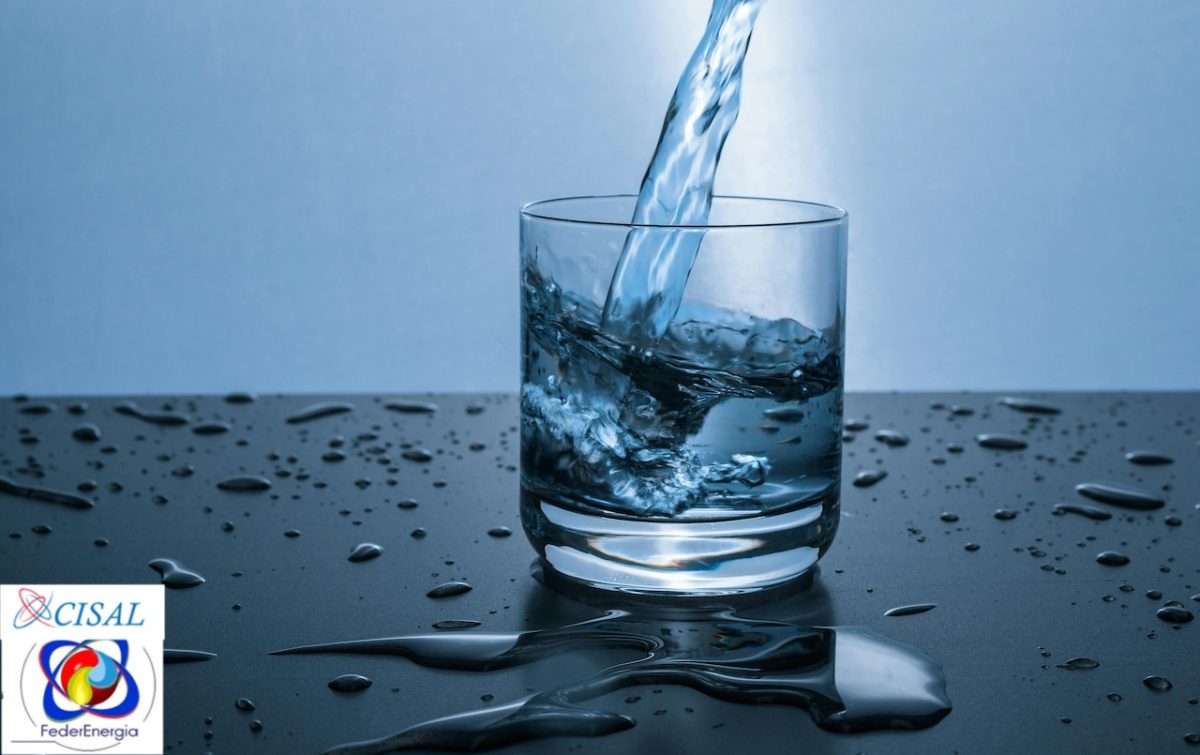 Acqua minerale, 6 marchi “contaminati”: ecco quali sono e di cosa si tratta