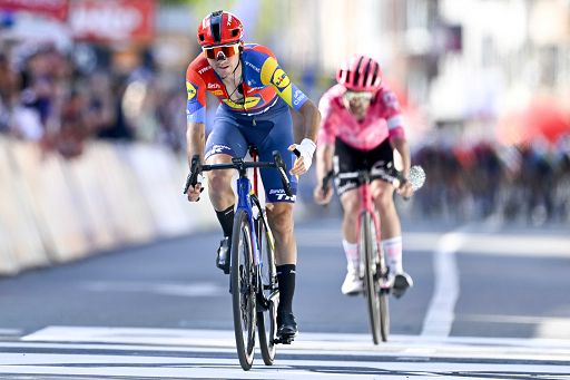 Ciclismo, impresa Ciccone che vince a San Sebastian