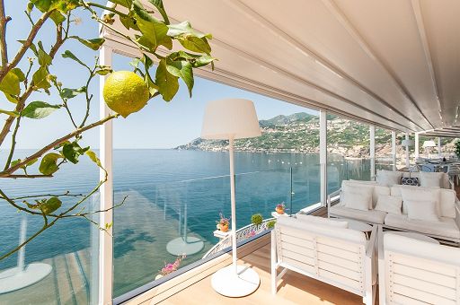 Maiori, all’Hotel Club Due Torri ospitalità e gestione tutta al femminile