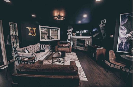 Case in stile Famiglia Addams: proposte di Airbnr “alla Mercoledì”