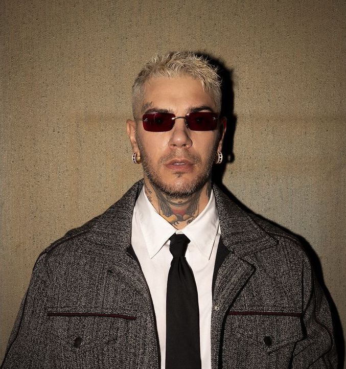 Nuovi ospiti per Emis Killa che torna live con EM16!