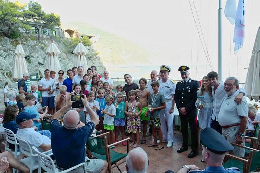 Regate veliche FIV 2025 alle 5Terre dedicate a Montale,Marina consegna trofeo speciale