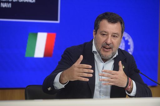 Milano, Salvini: basta buonismo e tolleranza nei confronti dei rom Milano, Salvini: basta buonismo e tolleranza nei confronti dei rom