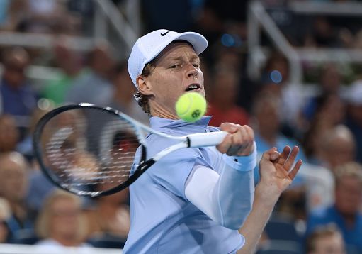 Tennis, Sinner in semifinale a Cincinnati: 6-0 6-2 ad Aliassime