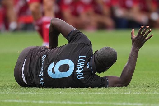 Calcio, per Lukaku infortunio serio: tre mesi di stop