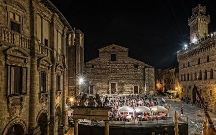 Vino, il 22 agosto a Montepulciano torna “Cantine in Piazza”