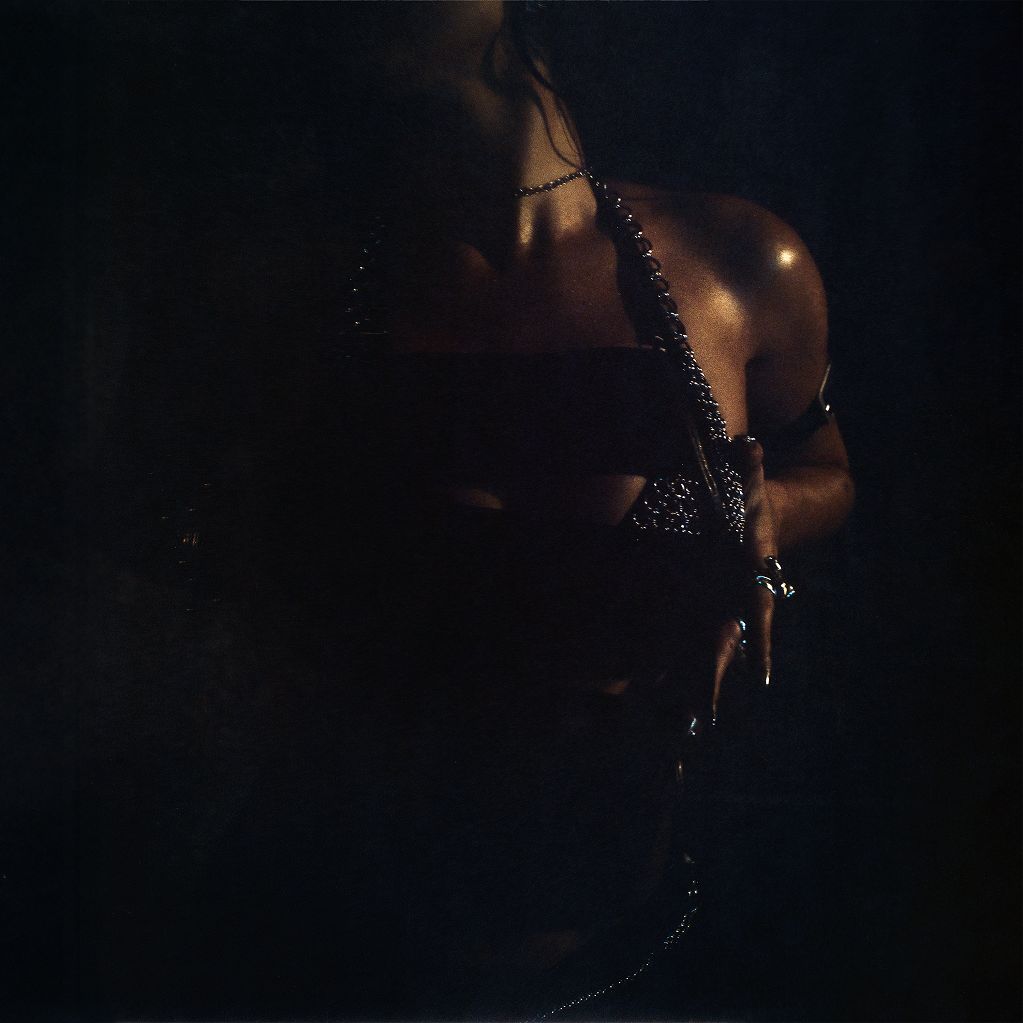 Nuda è il nuovo singolo di Gaia, la cantante ancora in tour