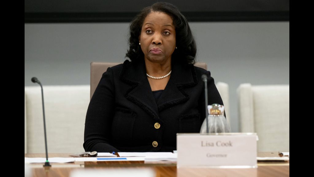 Fed, Lisa Cook fa causa a Trump contro suo licenziamento