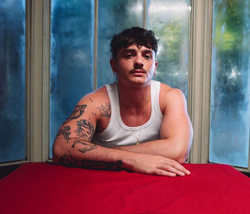 Olly esce con il nuovo singolo “Questa domenica”.