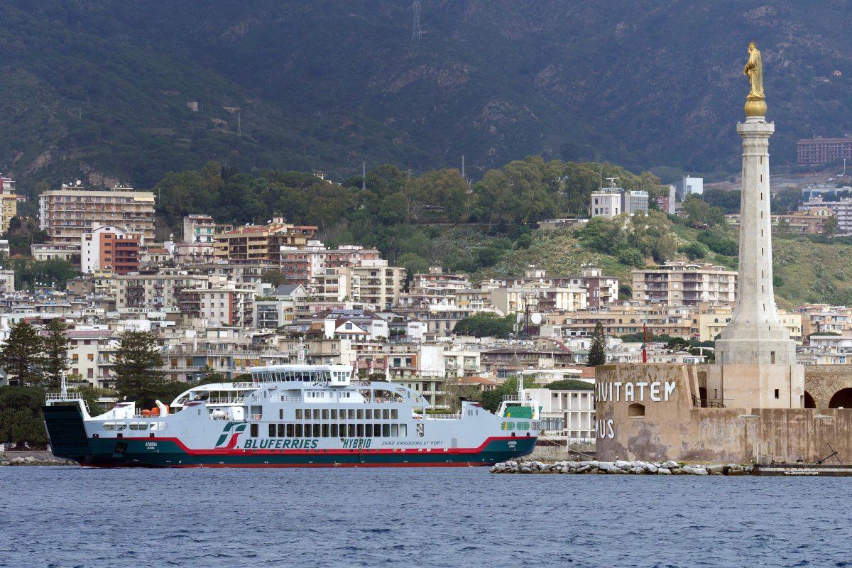 VIDEO |  Un nuovo traghetto in servizio nello stretto di Messina: ecco Athena, più veloce e green
