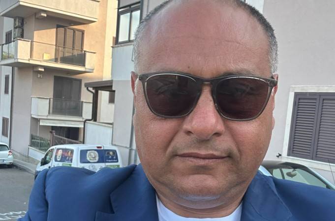 Valverde, consigliere comunale aggredisce sindaco Caggegi: pugno in volto, trasportato al Cannizzaro