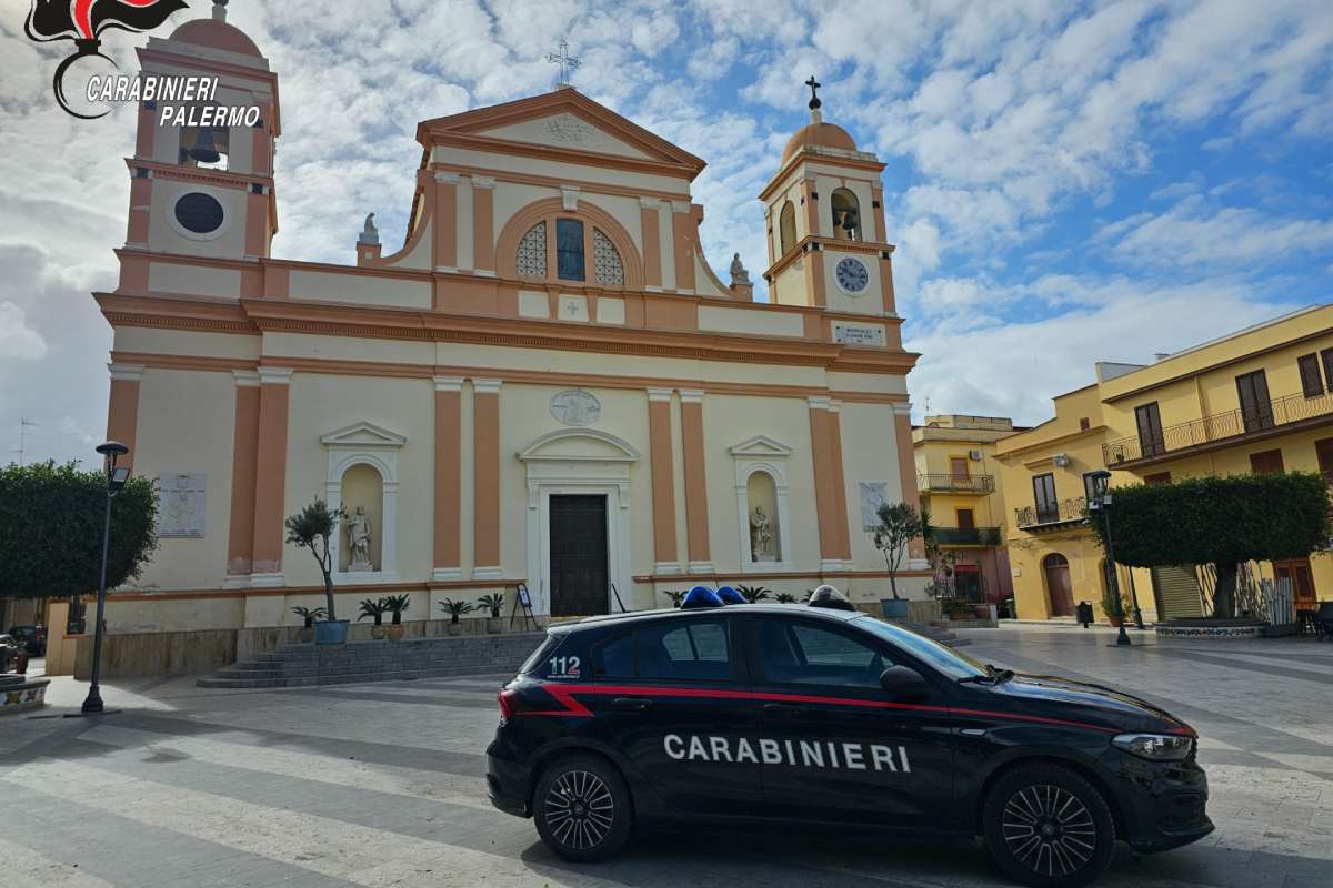 Balestrate, finto carabiniere trovato in casa di una 94enne: arrestato catanese di 50 anni