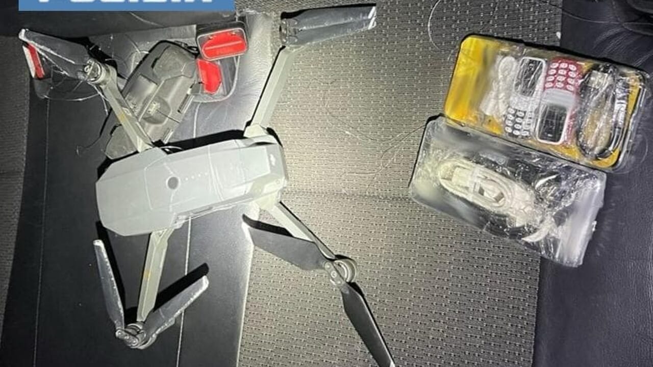 Un drone ed una lenza da pesca per introdurre cellulari in carcere: tre denunciati a Catania