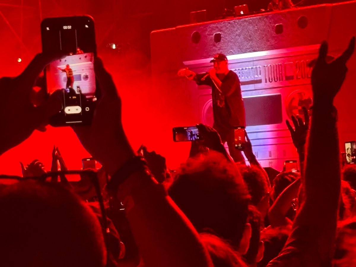 VIDEO | “Mentre Catania brucia”: Fabri Fibra porta la poesia del rap a Villa Bellini