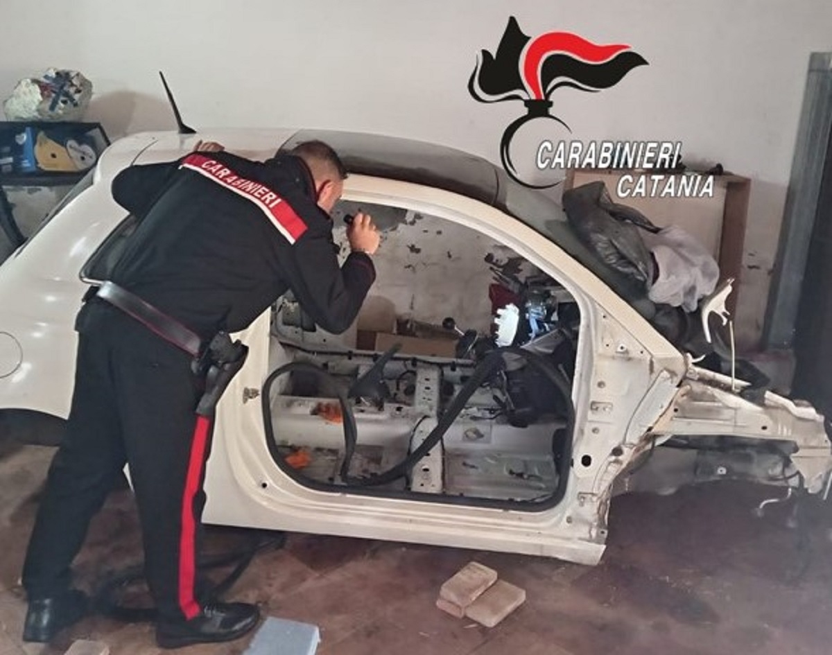 Cocaina in casa e un’auto rubata smontata in garage a Belpasso: denunciato 42enne