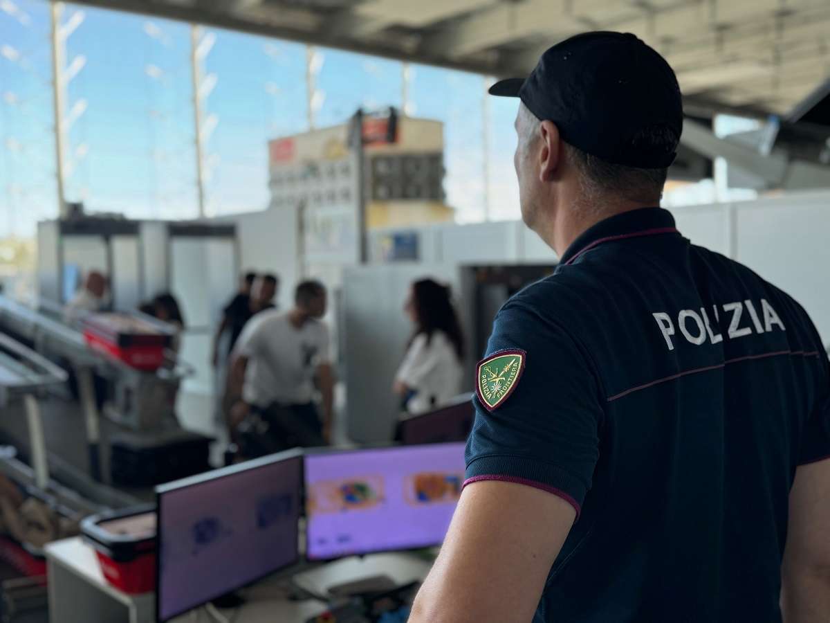 Catania, prova a imbarcarsi per Dublino con un passaporto falso: arrestato in aeroporto