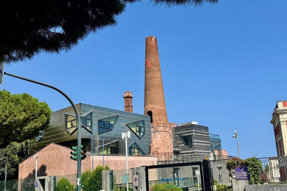 Incendio Le Ciminiere, Marano e Adorno: “Dieci milioni per recuperare il centro fieristico”