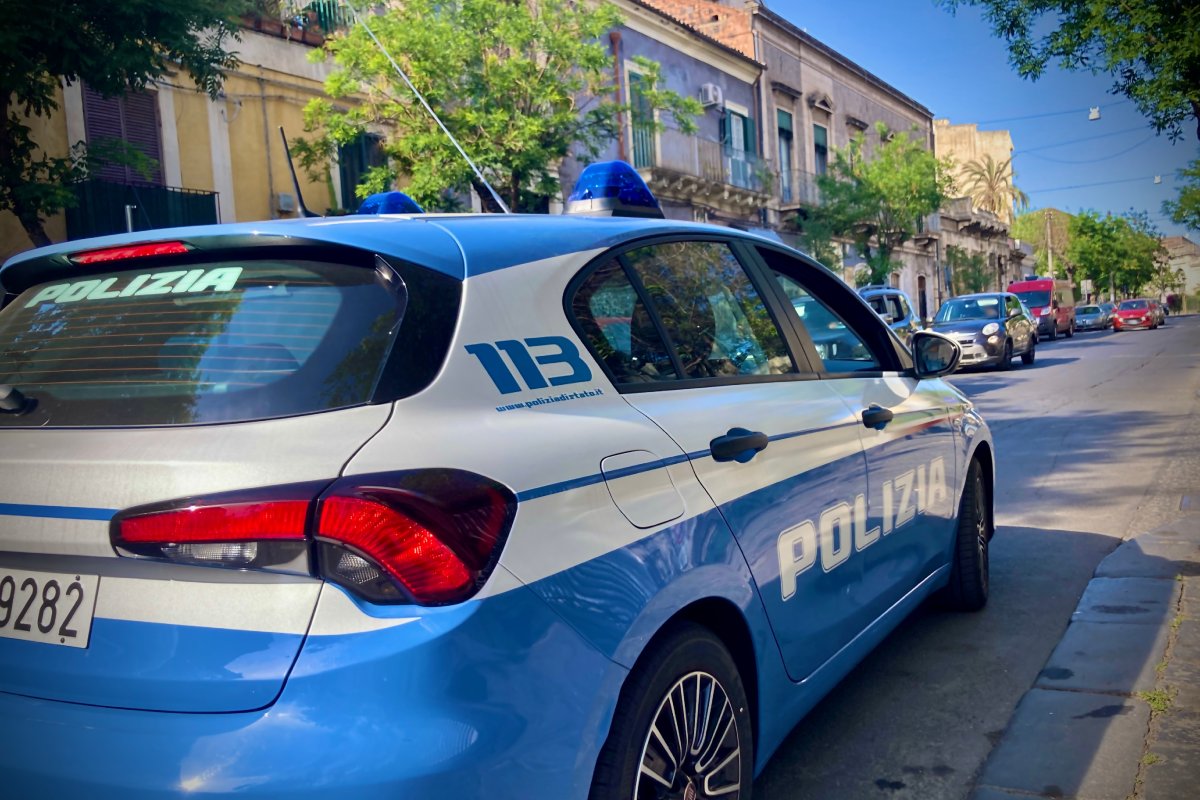 Picchiato e rapinato in casa, il caos per un debito di droga: scattano gli arresti nel ragusano