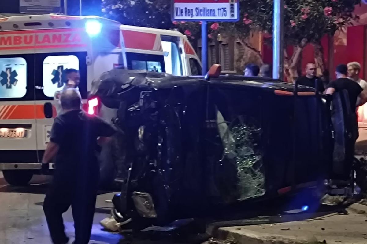 Tragedia sfiorata a Palermo, auto si ribalta in viale Regione Siciliana: feriti 4 giovani