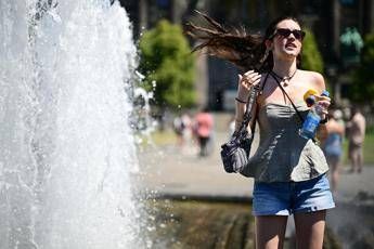 Caldo, allenta oggi la morsa: 14 città da bollino rosso a Ferragosto Caldo, allenta oggi la morsa: 14 città da bollino rosso a Ferragosto
