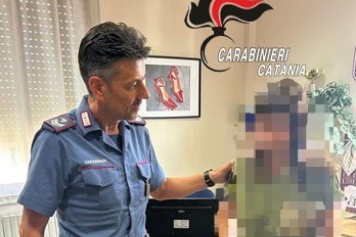 Sorpreso al citofono dell’ex moglie nonostante il divieto di avvicinamento: arrestato 72enne
