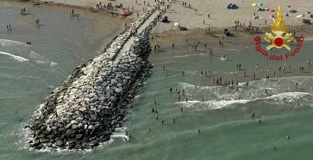 Tragedia senza fine: trovato morto il piccolo Carlo, il bimbo di 6 anni disperso in mare
