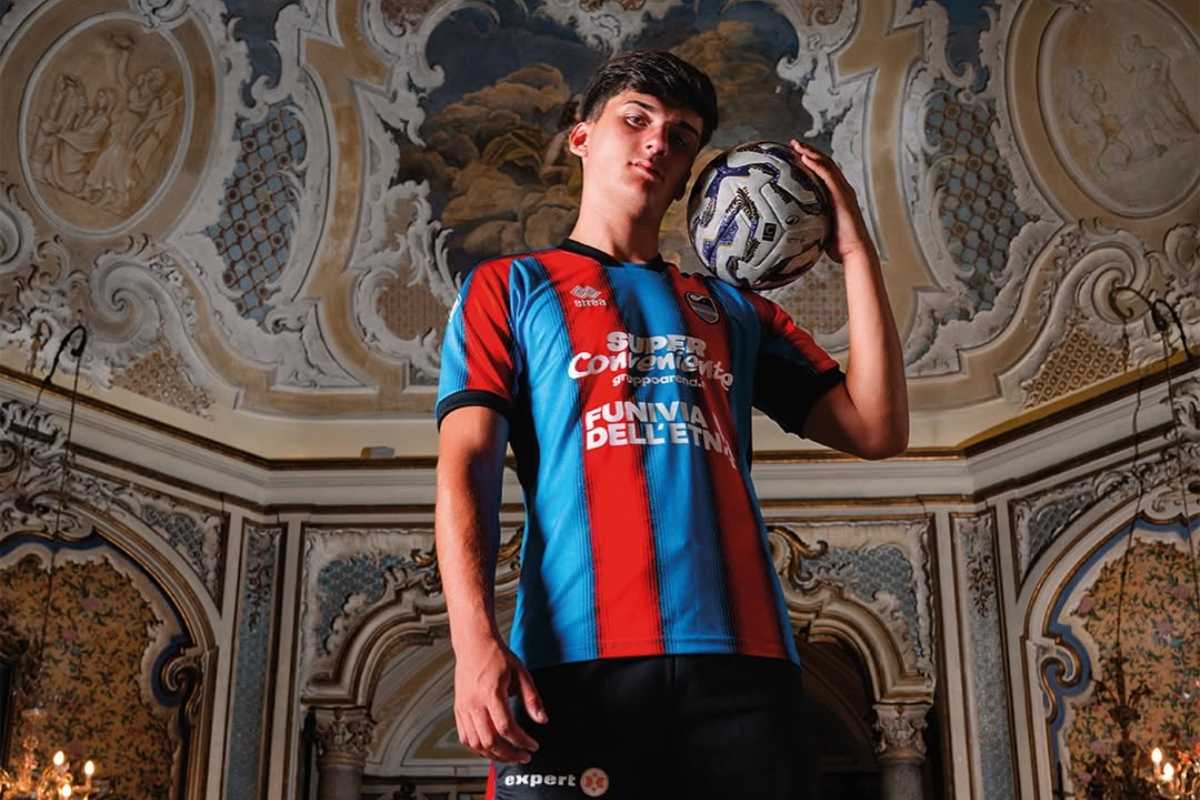 FOTO | Catania, ecco la nuova maglia per la stagione 2025/26