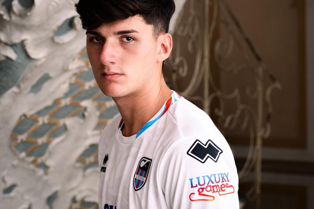 FOTO | Catania, ecco la seconda e la terza maglia per la stagione 2025/26
