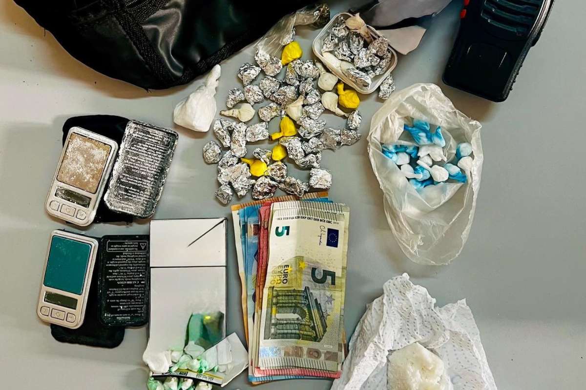 Maxi sequestro di 1.200 dosi di crack, marijuana e cocaina a Catania: 11 arresti