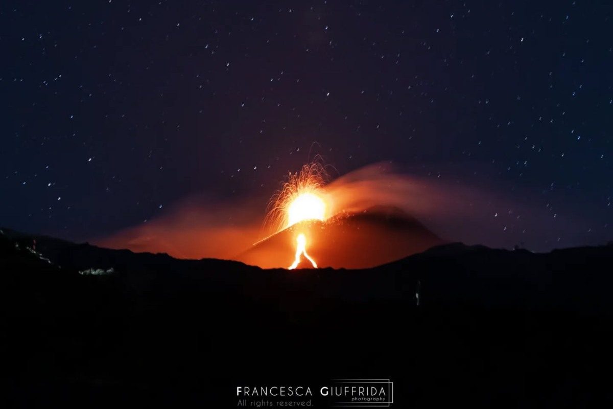 FOTO | Etna, la spettacolare eruzione al cratere di Sud-Est: il campo lavico fino a 2250 metri