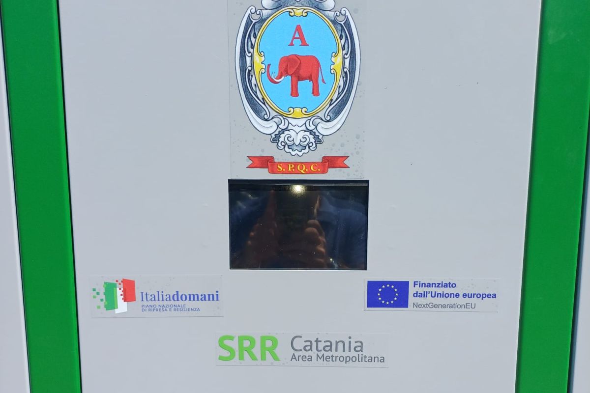 Rifiuti, attivata in piazza Viceré a Catania la prima isola ecologica intelligente