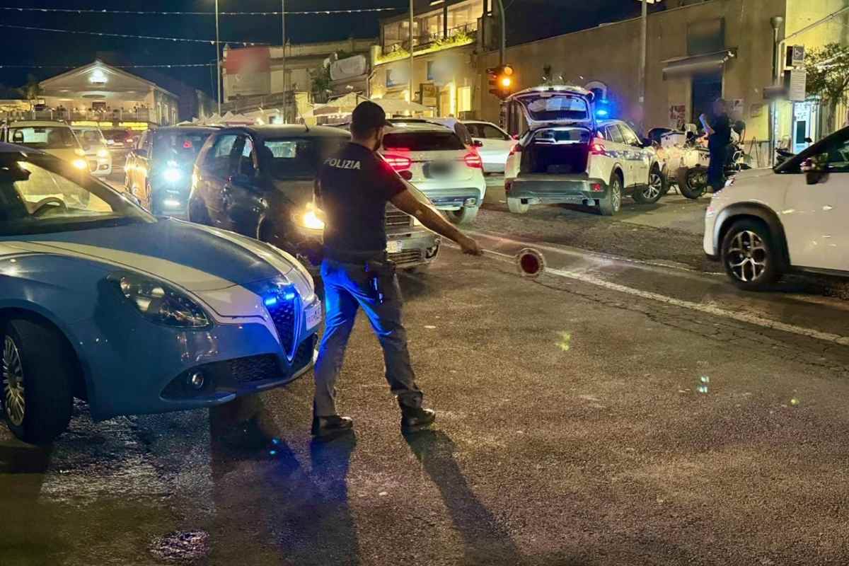 Giovani senza casco, parcheggiatori abusivi e sanzioni: i controlli nel centro storico di Catania