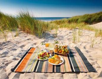 Pranzo libero in spiaggia: il Codacons smonta i divieti dei lidi