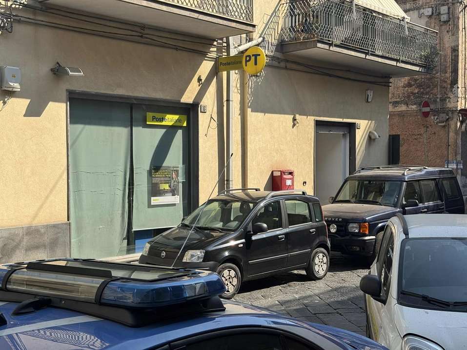 Rapina alla posta di Adrano: momenti di paura e indagini in corso