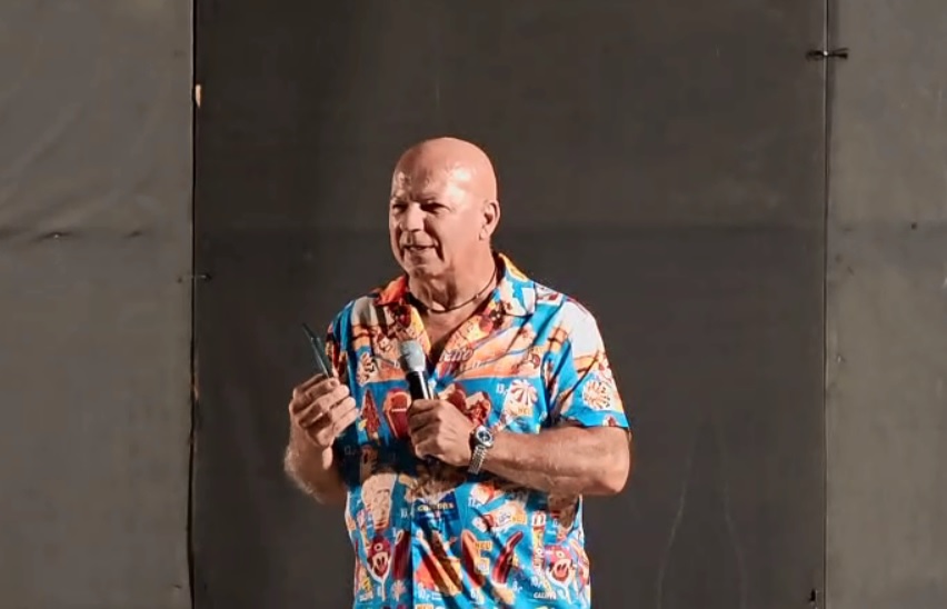 Valderice, grande successo di pubblico al Borgo San Marco con il comico Giovanni Cacioppo