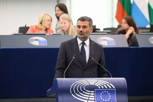 Il Pd prova ad accelerare su Decaro, si cerca intesa in settimana